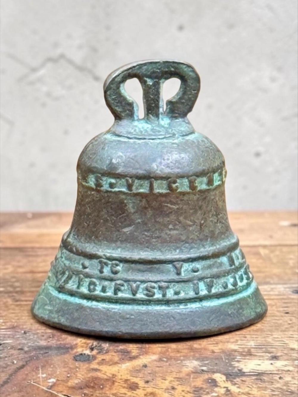 Bronze “Viva Jesus” Bell